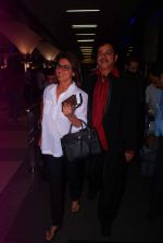 Neetu Singh, Shatrughan  Sinha return from Singapore after attending IIFA Awards in Mumbai on 11th June 2012 (29).JPG
